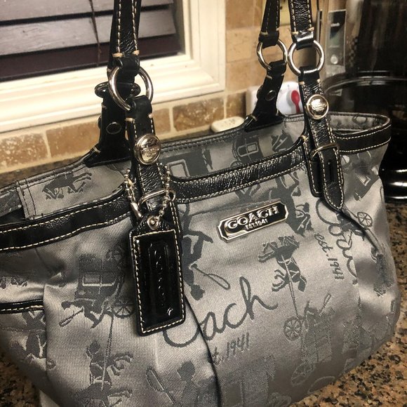 Coach Horse &Carriage East West Tote F16563* RARE - Picture 7 of 12